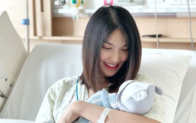 Sinh con được hơn 1 tuần, Lan Khuê vẫn chưa tin mình đã trở thành mẹ