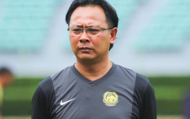 HLV Malaysia bị CĐV nhà đòi 'tống cổ' vì coi thường U22 Việt Nam