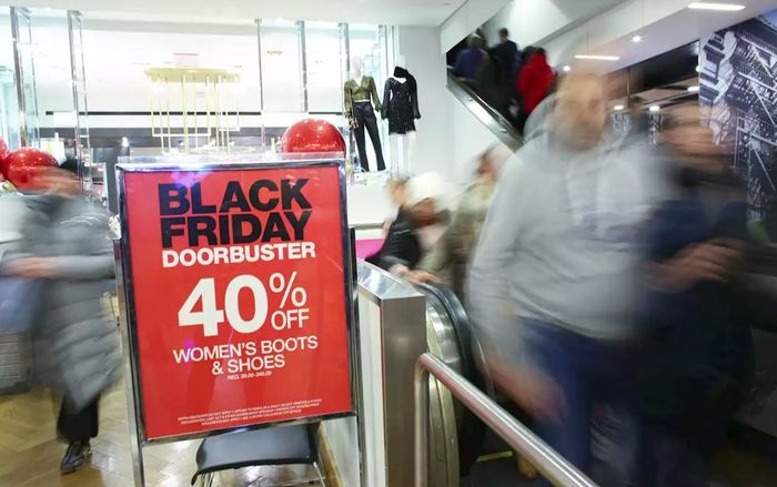 Người Mỹ đã chi 7,4 tỉ USD mua sắm trực tuyến trong ngày Black Friday năm nay
