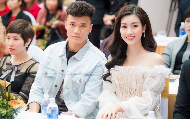 CĐV Việt Nam: 'Bùi Tiến Dũng đóng quảng cáo, quên cách bắt bóng rồi!'