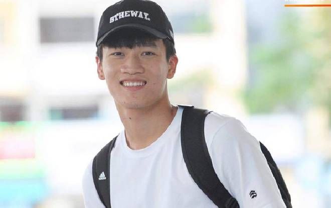 Ngất ngây với vẻ đẹp như 'nam thần' của Hoàng Đức - 'người hùng' giúp tuyển Việt Nam 'lội ngược dòng' trước Indonesia