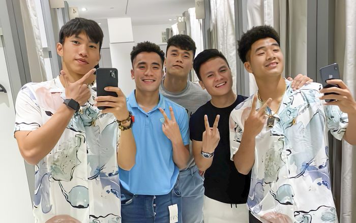 Các cầu thủ U22 Việt Nam dùng điện thoại gì tại SEA Games 30?