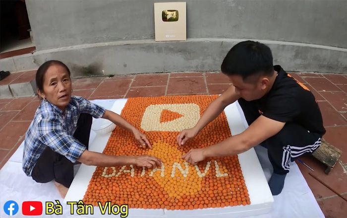 Làm hẳn nút vàng bằng cá viên chiên, Bà Tân Vlog gặp sự cố khiến dân tình ngã ngửa