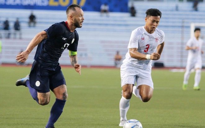 Thủ môn Pinthus mắc sai lầm tệ hơn Bùi Tiến Dũng, U22 Philippines mất vé vào bán kết