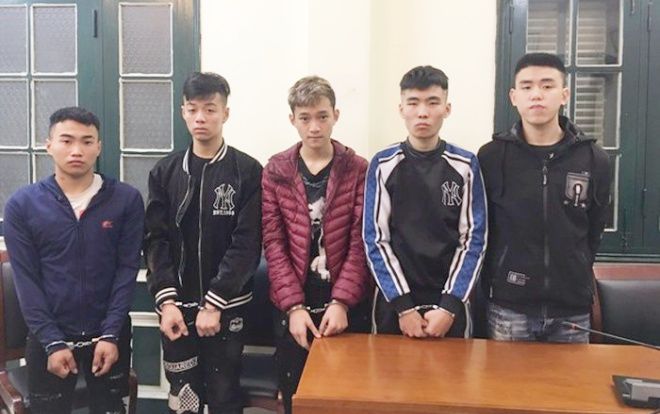 Cảnh sát bắt 5 đối tượng cầm dao phóng lợn chặn đường liên tiếp gây ra hàng loạt vụ cướp trong đêm ở Hà Nội