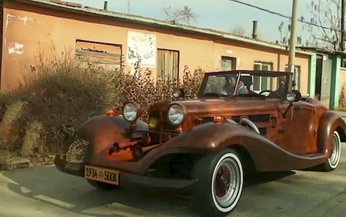 Dùng gỗ chế tạo xe cổ Mercedes-Benz 500K, nghệ nhân Trung Quốc khiến ai cũng phát cuồng