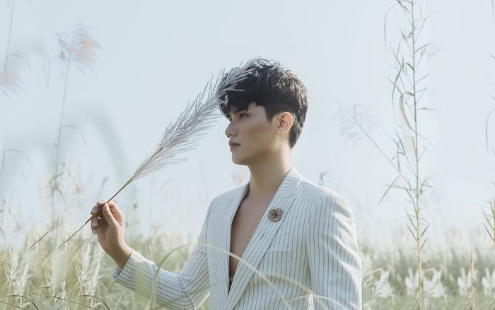 Nam vương Nguyễn Văn Tuân khoe vẻ điển trai với những thiết kế vest lịch lãm