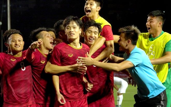 CĐV Việt Nam: 'Thái Lan ơi! Xưa rồi'