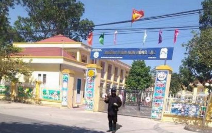 Nam thanh niên rủ bạn đóng giả ‘ăn mày mặt đen’ chụp ảnh đăng facebook câu like bị công an mời lên làm việc