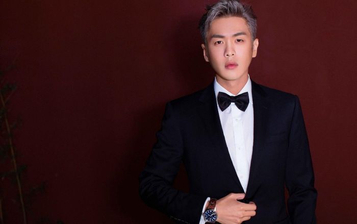 'Khánh Dư Niên' Trương Nhược Quân đăng bài ám chỉ cha ruột rồi xóa ngay trong đêm khuya: Tiếc là ông không xứng