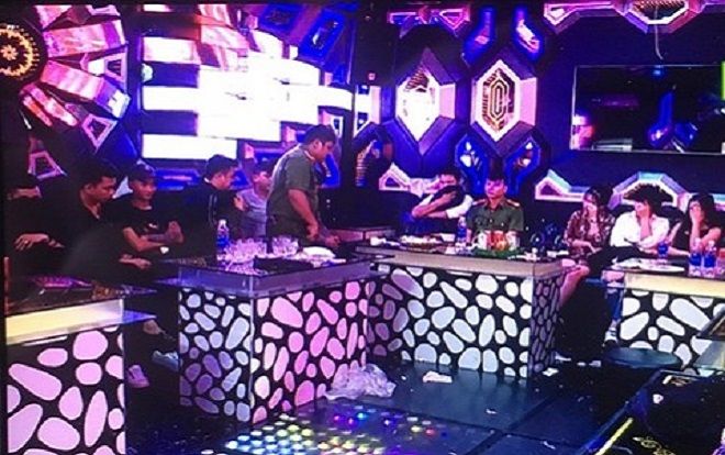 Nhóm thanh niên góp tiền mua ma túy tổ chức cho bạn trong phòng karaoke