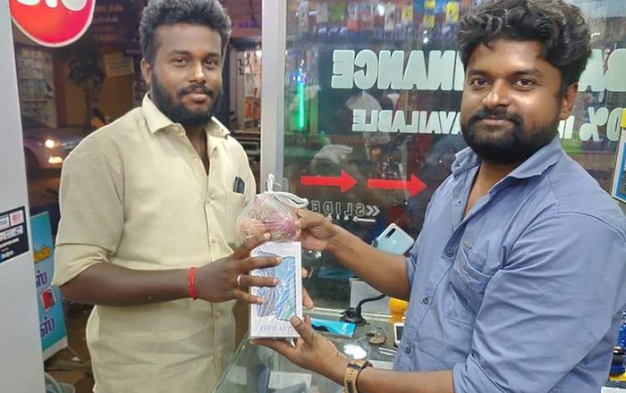 Chuyện lạ ở Ấn Độ: Mua một chiếc smartphone, tặng một cân hành