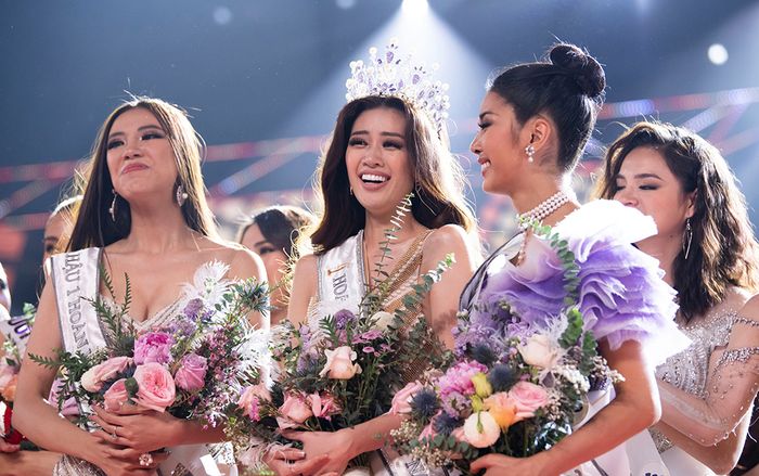 So sức nóng của tân Hoa hậu Hoàn vũ Nguyễn Trần Khánh Vân trên Facebook cùng 2 Á hậu