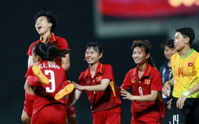 Clip: Hải Yến ghi bàn, tuyển nữ Việt Nam dẫn Thái Lan 1-0