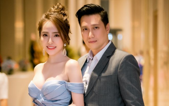 Việt Anh tình tứ xuất hiện bên người tình tin đồn Quỳnh Nga