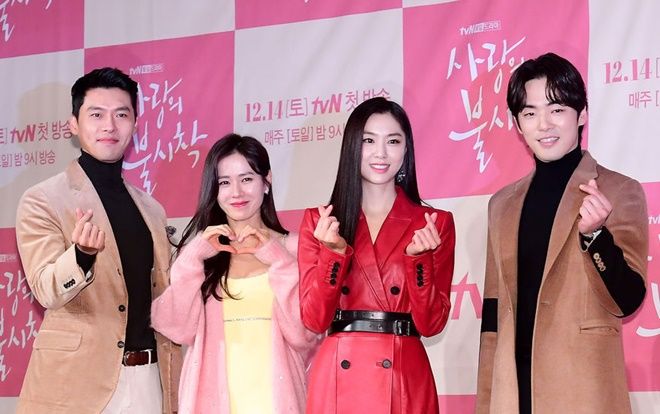 Họp báo 'Crash Landing on You': Son Ye Jin - Hyun Bin đẹp đôi đến ngộp thở, áp đảo cặp phụ