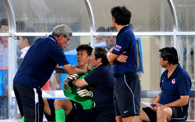 10 năm sau thất bại ở chung kết SEA Games năm 2009, Tấn Trường lý giải màn bóp cổ của Calisto