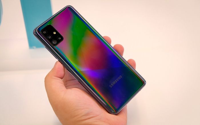 Samsung ra mắt smartphone có cụm camera vuông thông số 'khủng', giá 8 triệu đồng tại VN