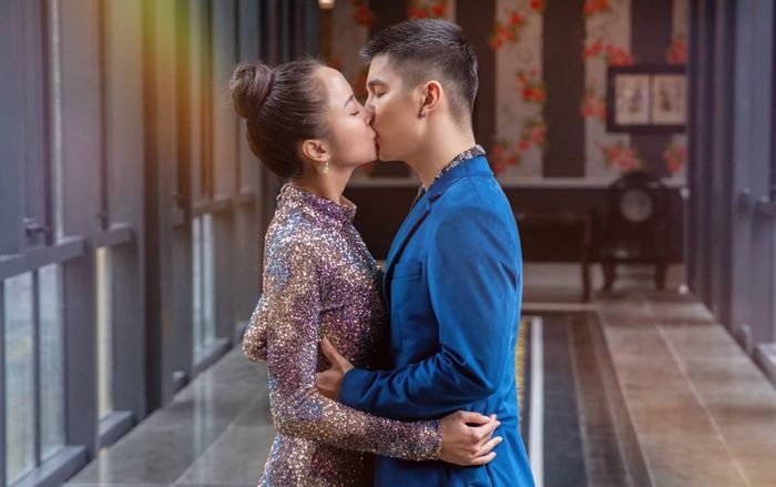 Khán giả xôn xao trước loạt ảnh hôn nhau thắm thiết của Cường Seven và Vũ Ngọc Anh