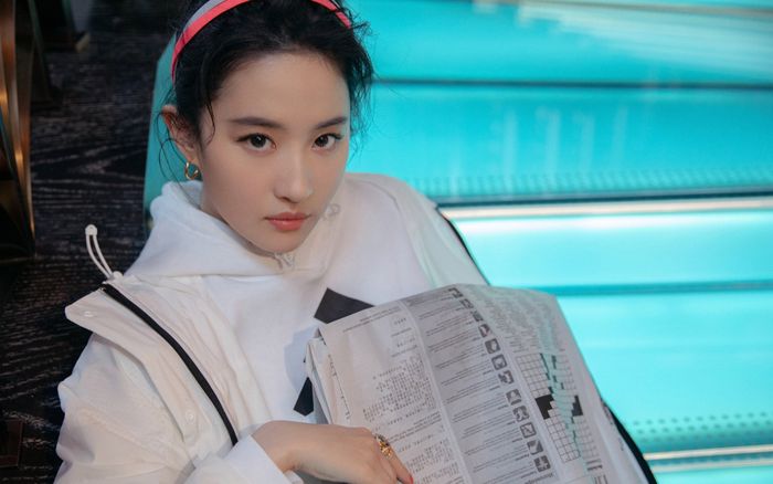 Không còn yểu điệu thục nữ, 'thần tiên tỷ tỷ' Lưu Diệc Phi cá tính, trẻ trung trong thiết kế đồ thể thao