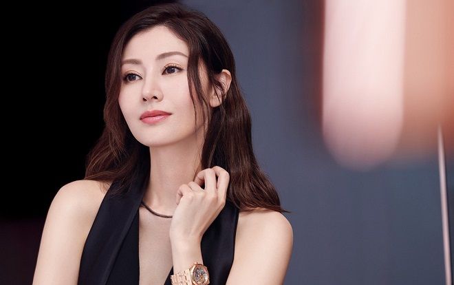 Quay show 4 ngày nhận hàng trăm tỷ đồng, Lý Gia Hân quyết định trở lại showbiz sau 10 năm?