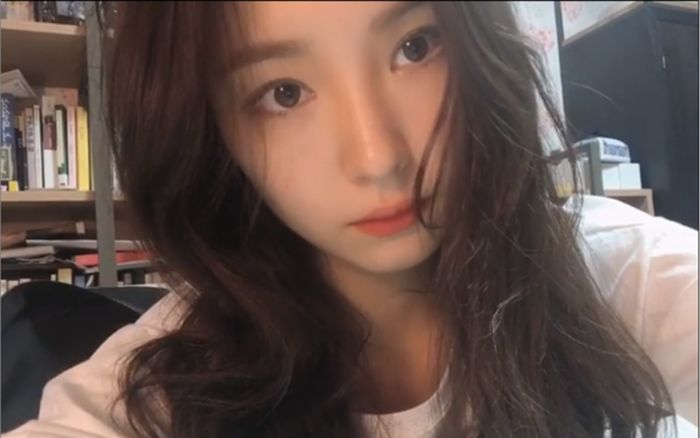 'Thánh mặt đơ' Shin Se Kyung khiến cư dân mạng phát sốt với vẻ đẹp qua camera thường