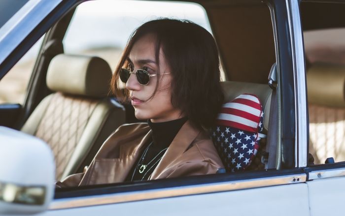 Lynk Lee nuôi tóc dài, trở lại với ngoại hình đầy khác lạ trong ca khúc từng kết hợp Đen Vâu