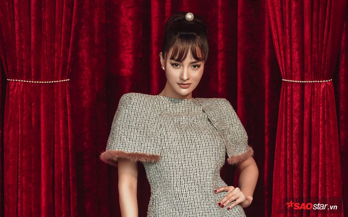 Siêu mẫu Vũ Thu Phương cao tay trổ tài mix đồ sang chảnh tôn dáng cho mùa lễ hội