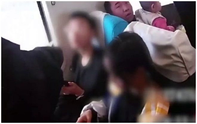 Bé gái 12 tuổi bỏ nhà theo bạn trai 15 tuổi quen qua mạng khiến cha nháo nhào đi tìm