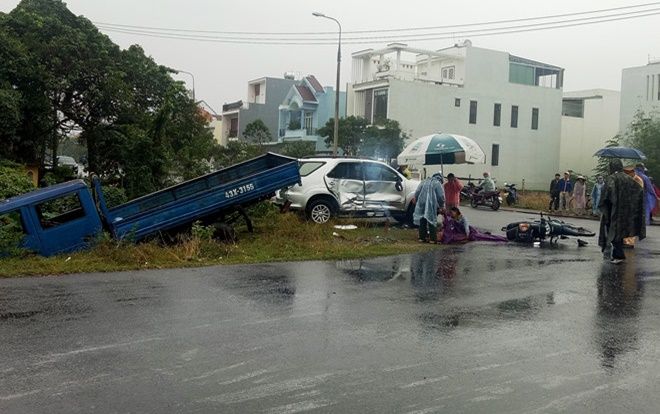 Tai nạn liên hoàn ở Quảng Nam, cặp song sinh lớp 7 thương vong trên đường đi học