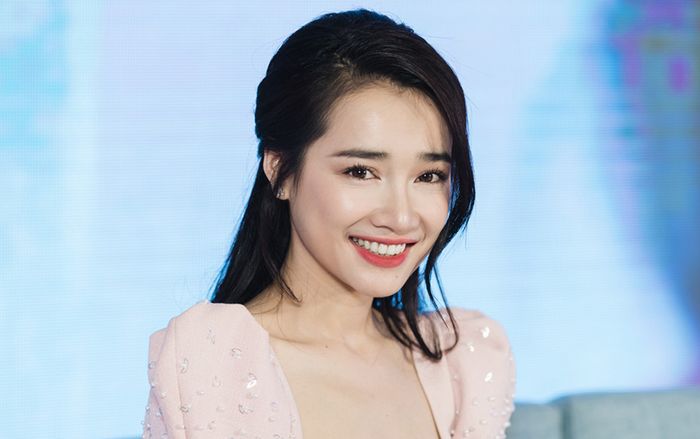 Bạn học tiết lộ Nhã Phương từng ở lại lớp, tốt nghiệp muộn hơn bạn bè cùng khóa