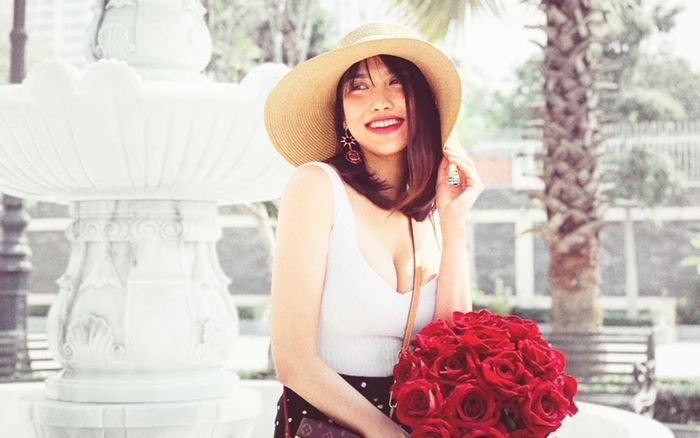 Sau 3 tuần sinh con, Lan Khuê đăng ảnh tươi tắn rạng rỡ hào hứng khoe 'hên quá đồ cũ vẫn mặc vừa'