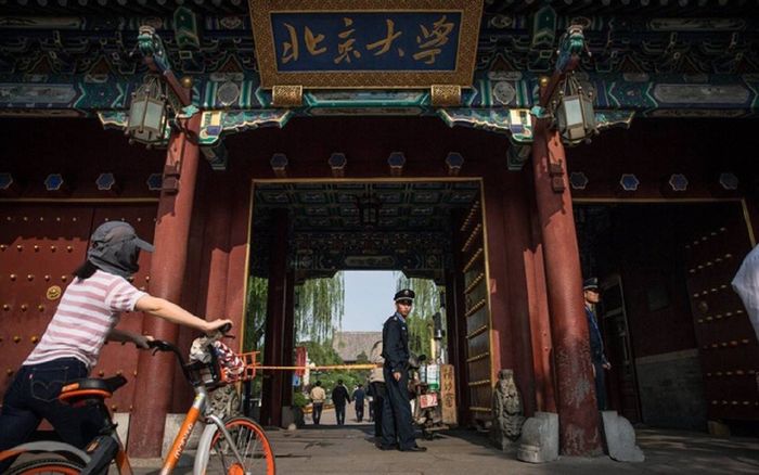 Quan hệ bất chính với nhiều sinh viên, giảng viên bị đuổi việc