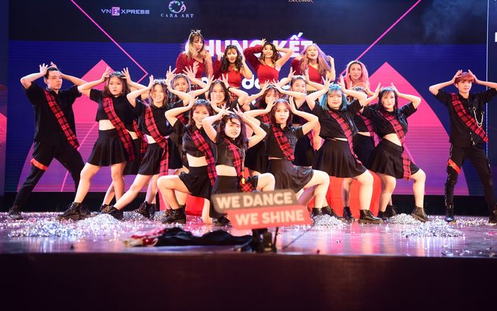 Học sinh, sinh viên Hà Nội bùng nổ trong đêm chung kết cuộc thi nhảy cover Kpop