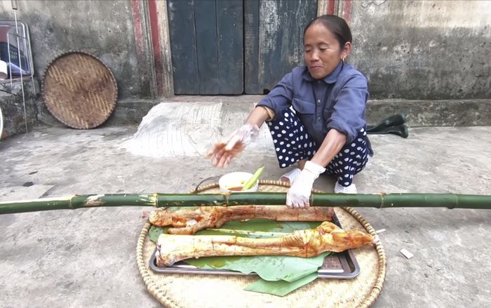 Làm món chân đà điểu 'siêu to khổng lồ', Bà Tân khiến dân tình ngã ngửa vì cách gọi lạ