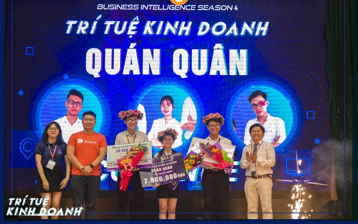 Sinh viên TP.HCM gay cấn đi tìm ngôi vị cao nhất cuộc thi 'Business Intelligence - Trí tuệ Kinh doanh'