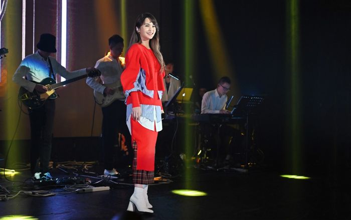 Dương Thừa Lâm vì sợ fan giận nên quỳ xuống xin lỗi, đáp trả nghi vấn mang thai