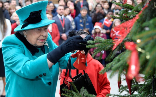 8 truyền thống giáng sinh gia đình nữ hoàng Elizabeth tuân thủ suốt 93 năm