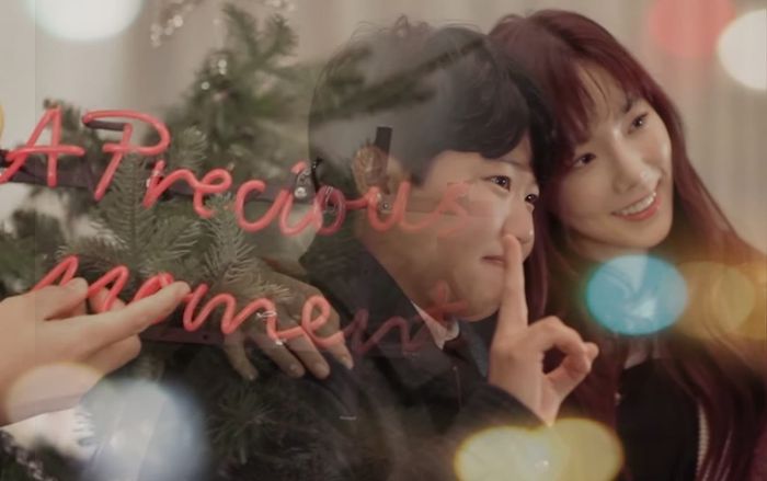 Fan thích thú khoảnh khắc Taeyeon (SNSD) lén đến nhà fan, tặng quà và trang trí cả cây thông Noel