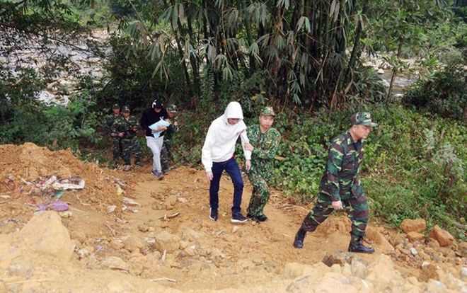 Bắt 2 đối tượng người Trung Quốc bán trẻ sơ sinh 13 ngày tuổi qua biên giới