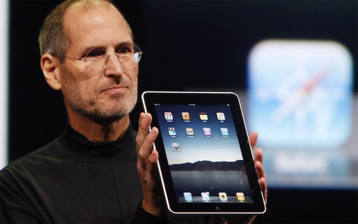 Lí do ‘ngã ngửa’ cho sự ra đời của iPad: Steve Jobs muốn đọc được email trong toilet