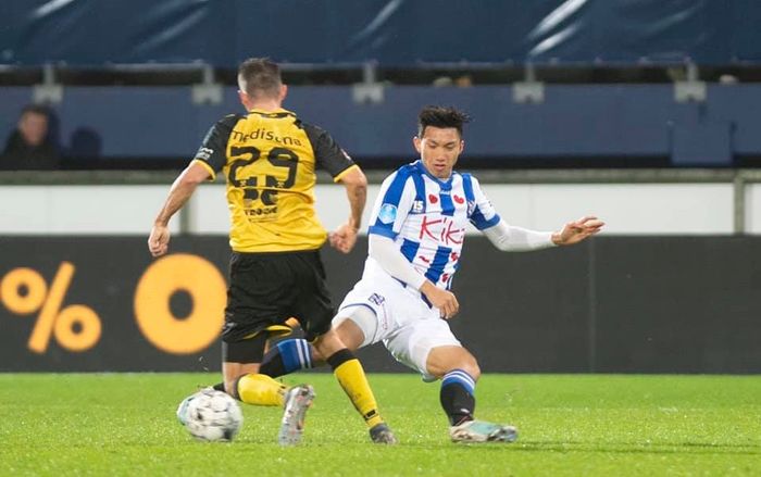 Báo Hà Lan: 'HLV CLB Heerenveen dùng Văn Hậu vì tài trợ'