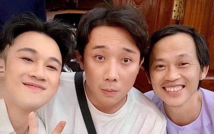 Dương Triệu Vũ khoe ảnh thân thiết bên Trấn Thành mừng tuổi mới danh hài Hoài Linh