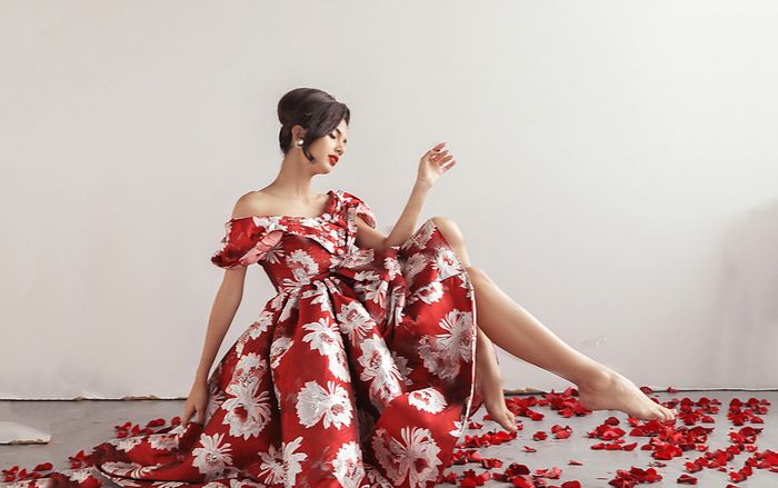 Những chiếc đầm tôn dáng nịnh da tuyệt đối dành cho các quý cô duy mỹ