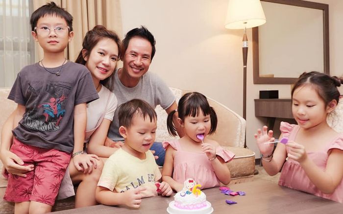 Vợ chồng Lý Hải tổ chức sinh nhật đơn giản và ấm cúng tại nhà riêng cho con gái 5 tuổi