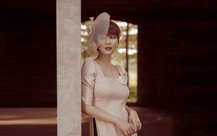 Huyền Lizzie lột xác hoàn toàn sau li hôn, mặc áo dài vẫn ngời ngời khí chất cá tính