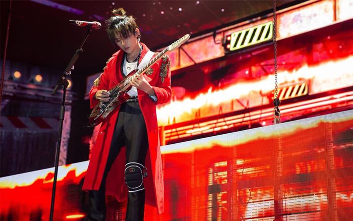 Thương fan như Dịch Dương Thiên Tỉ: Giá trị quà tặng cho khán giả xem concert còn cao hơn cả tiền vé