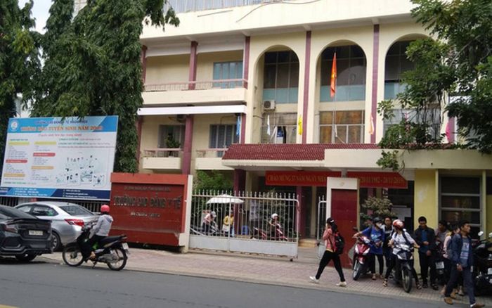 Đình chỉ hiệu trưởng, điều tra một trưởng phòng vụ lạm thu gần 20 tỉ