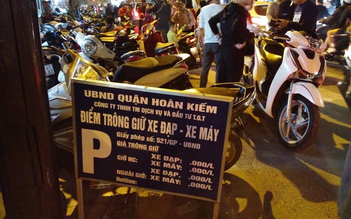 Công an hóa trang xử lý bãi xe ‘chặt chém’, chống đua xe đêm Noel