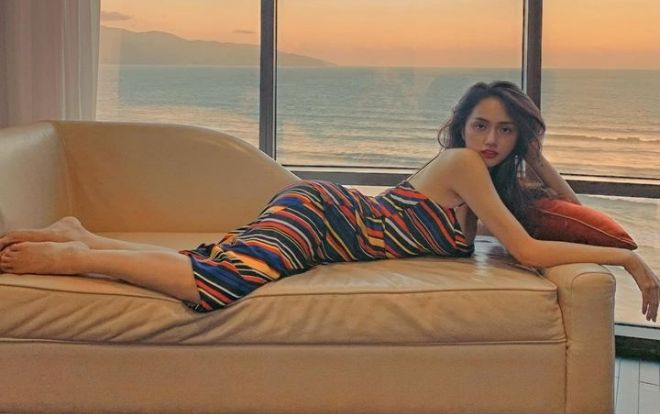 Tạm vắng mặt trên thảm đỏ, street style của Hương Giang vẫn khiến khán giả 'thả tim' không ngừng